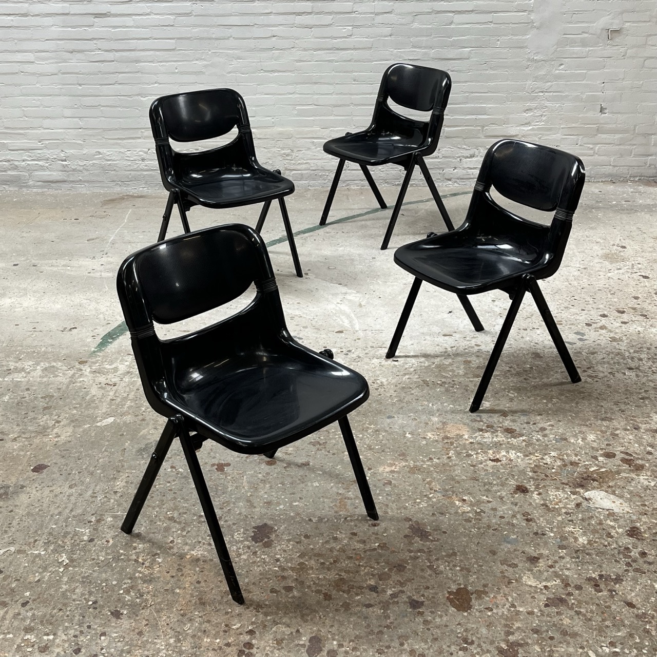 A set of 4 chairs model 